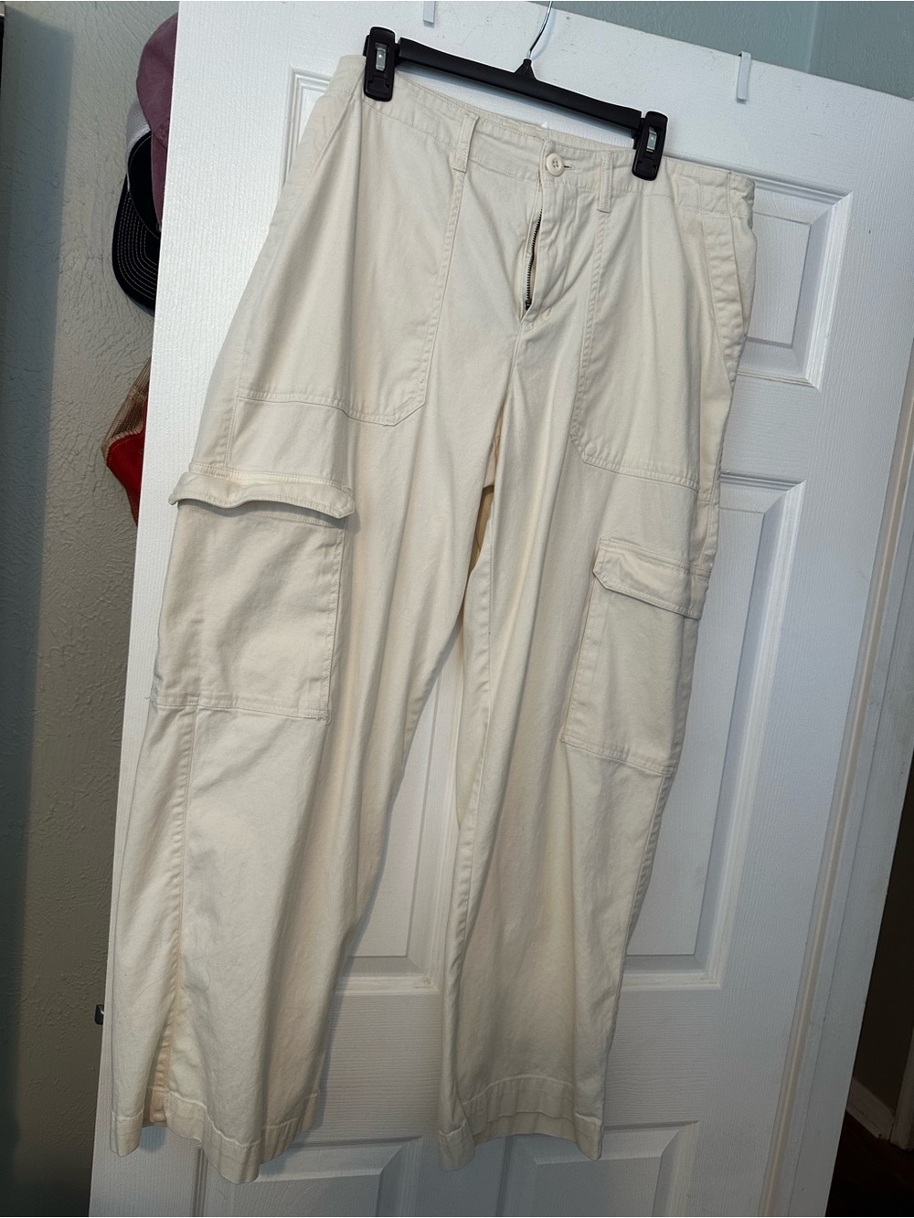 Universal Thread Women's Cargo Pants in Cream